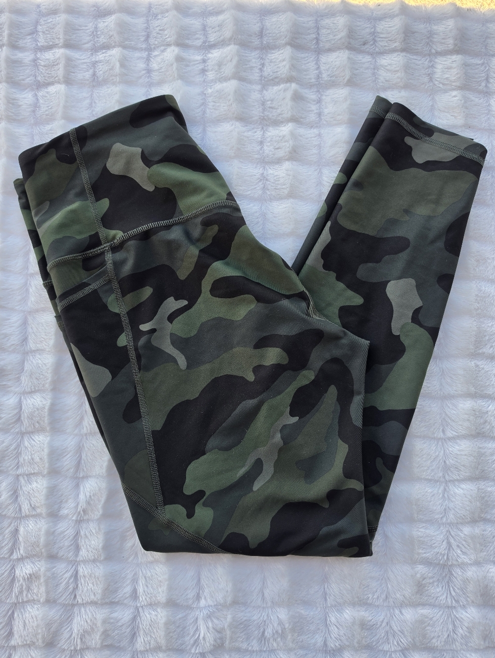 Old Navy Active elevate Go-Dry Ankle Legging Green Camo - L